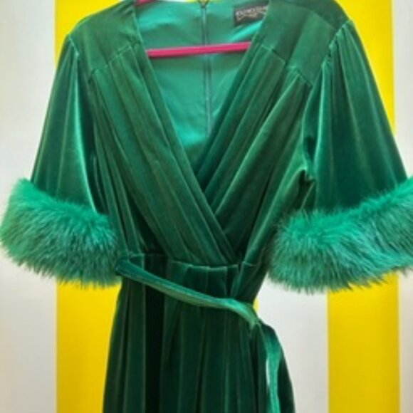 Hollywood Land Emerald Velvet Wrap Dress with Fur Sleeve Size XL - Picture 10 of 12